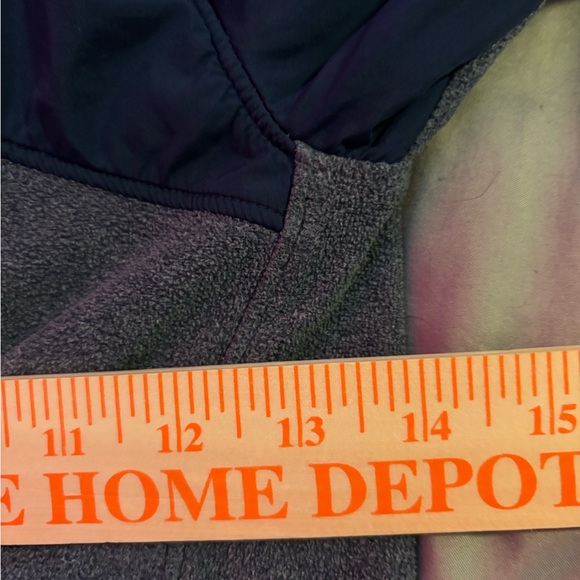 Boys Gray and navy blue under armour Jacket in size 6. - Picture 5 of 7